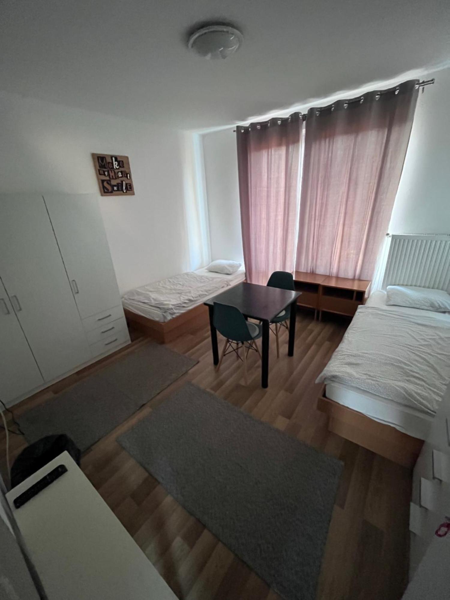 Hotel Majus 1 Vendeghaz- Se Se Exteriér fotografie