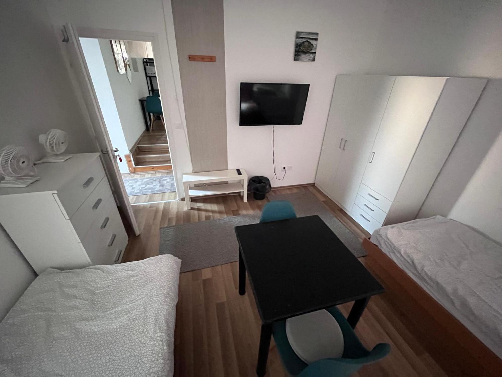 Hotel Majus 1 Vendeghaz- Se Se Exteriér fotografie