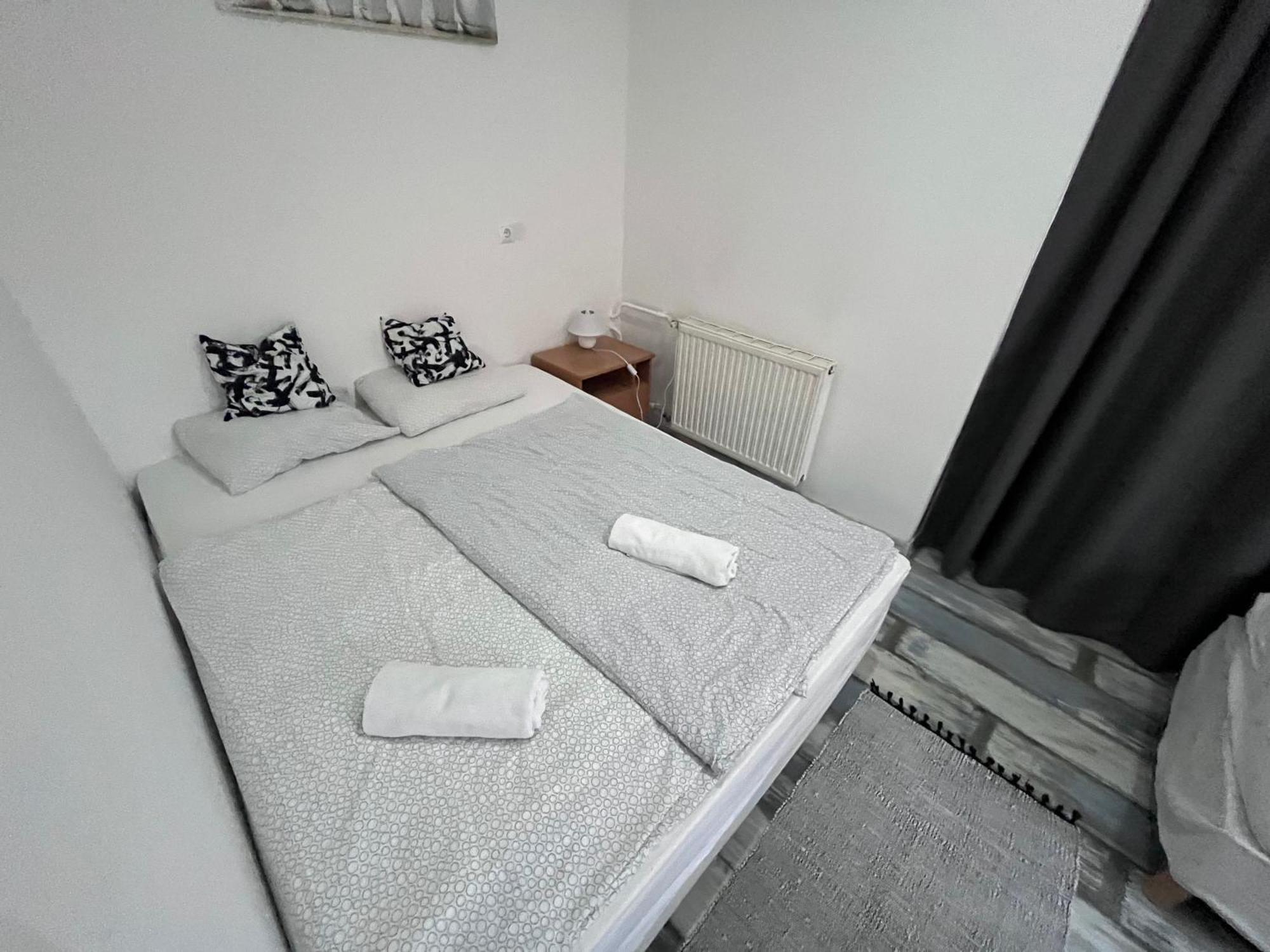 Hotel Majus 1 Vendeghaz- Se Se Exteriér fotografie