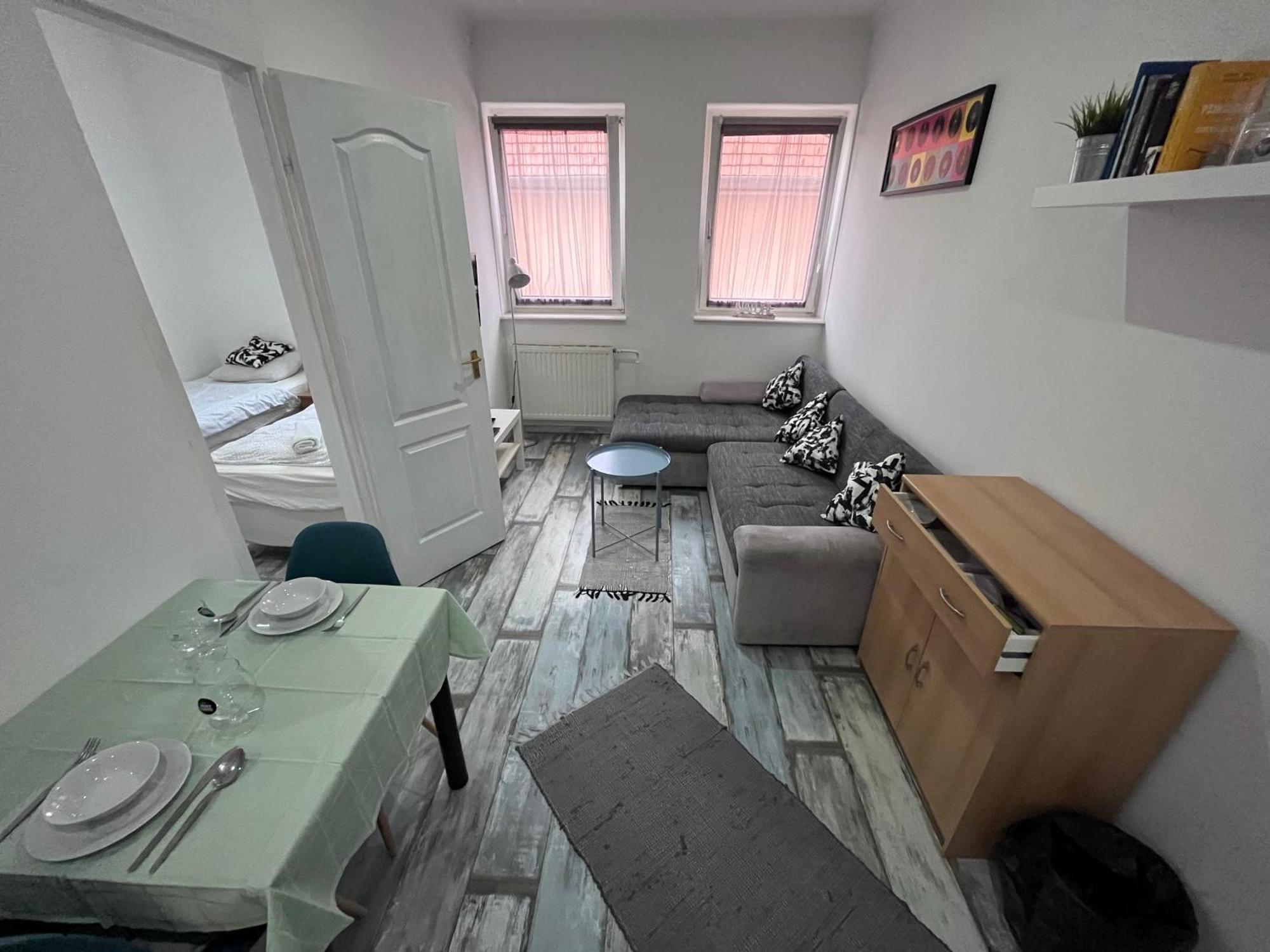 Hotel Majus 1 Vendeghaz- Se Se Exteriér fotografie