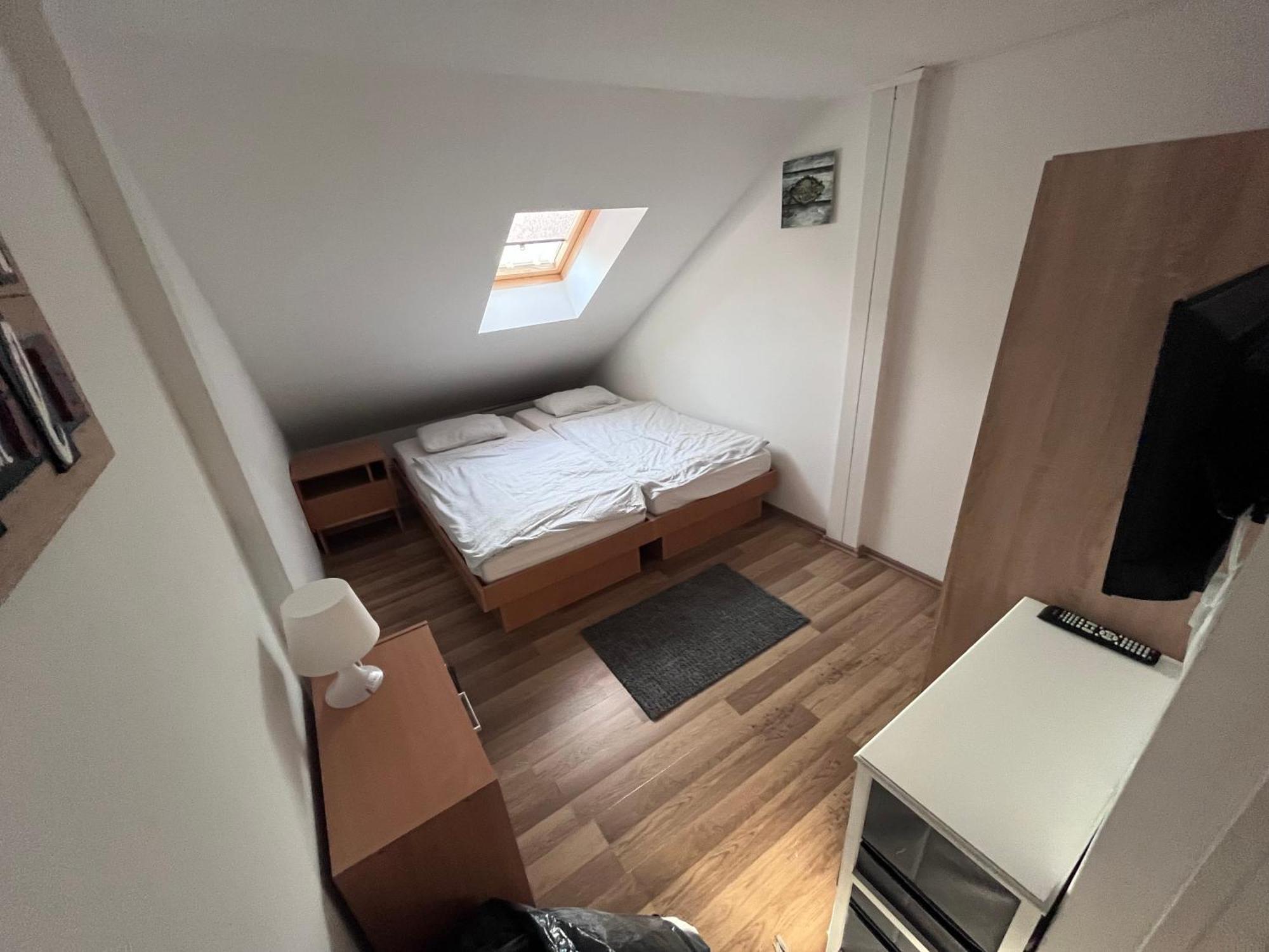 Hotel Majus 1 Vendeghaz- Se Se Exteriér fotografie